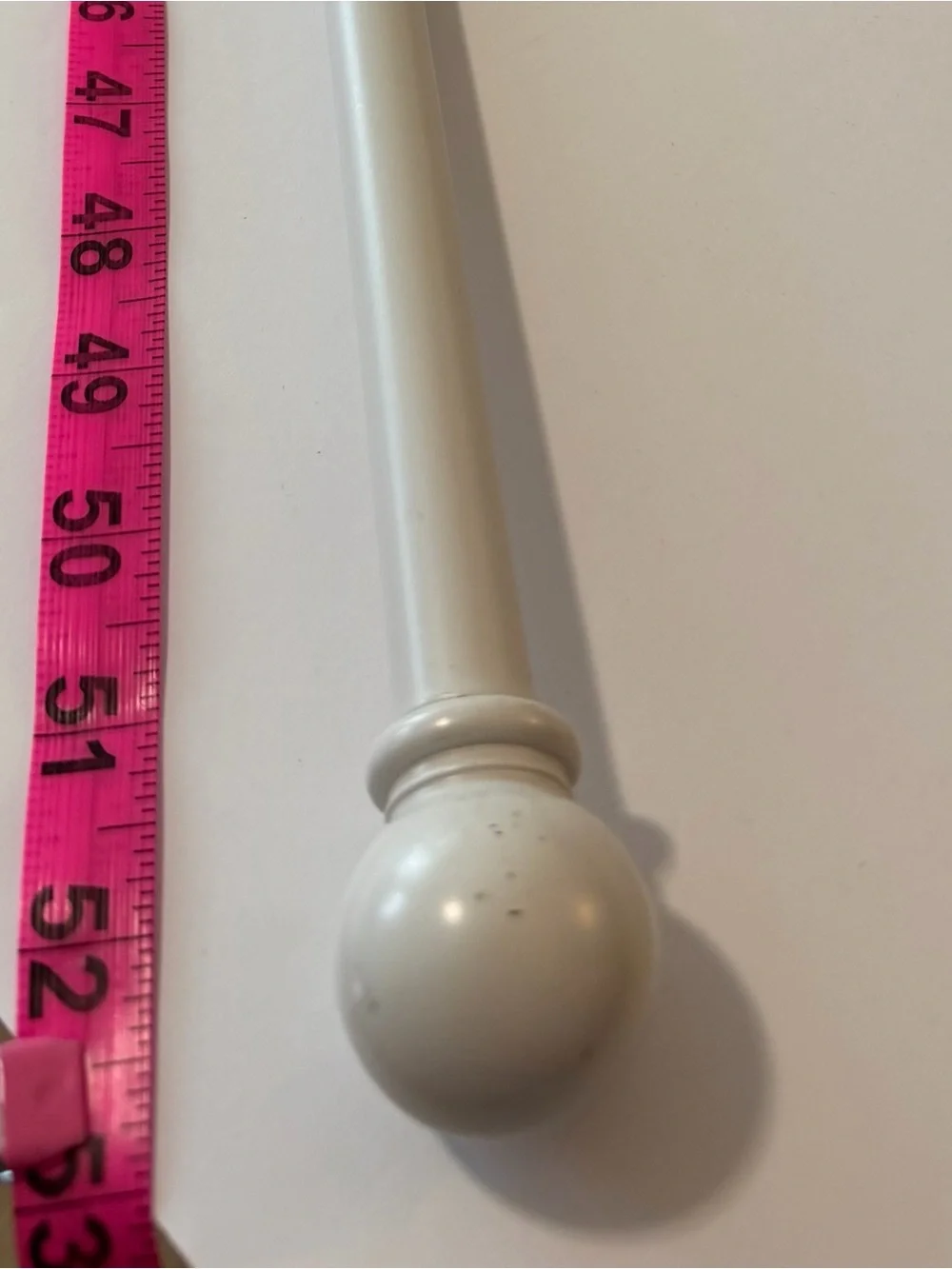 White Curtain Rod with small sphere shape endings